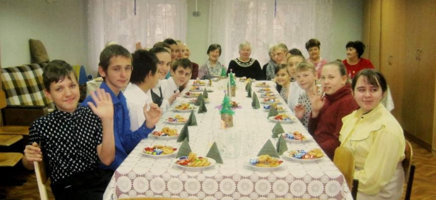 Ветераны микрорайона Октябрьский устроили праздник для ребят из школы-интерната