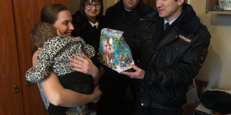 Новочеркасская полиция приняла участие в акции «Полицейский Дед Мороз»