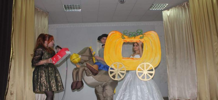 Новогодним спектаклем «Золушка» встречают Новый год в Новочеркасском машиностроительном колледже