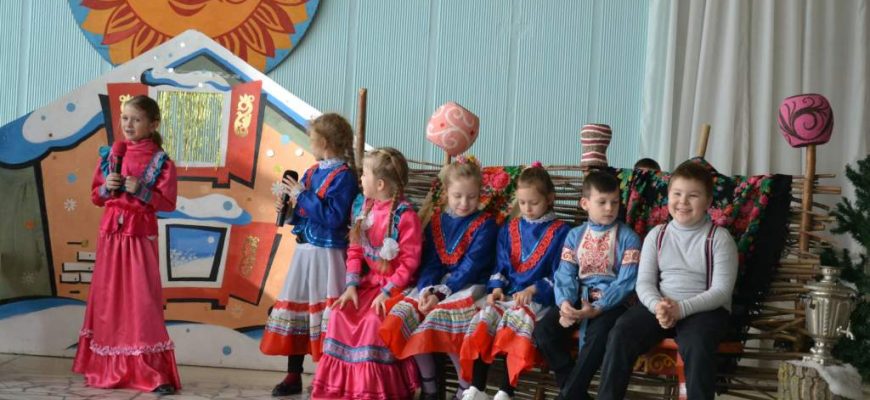 Веселыми посиделками «У наших ворот всегда хоровод» в Донском знакомили детей с языковым наследием казачества