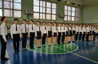 Новочеркасская школа № 25 встречает День защитников Отечества смотром строя и песни