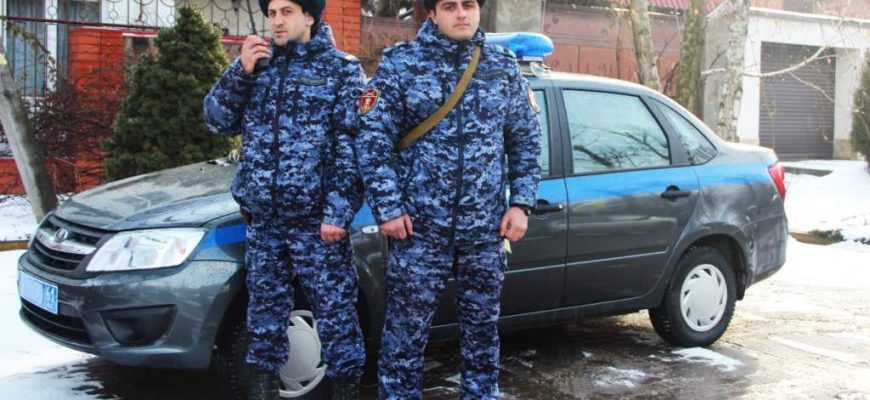 В Донской столице росгвардейцы передали полицейским двоих подростков, убежавших из дома