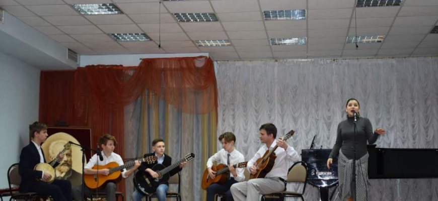 Музыкальная школа поздравила защитников Отечества концертной программой
