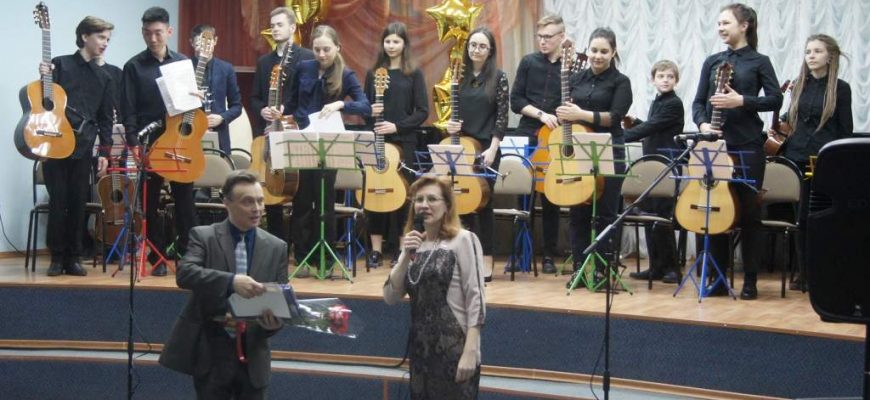 В Новочеркасске впервые дал концерт гитарный оркестр «Классика»