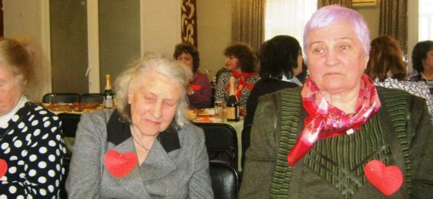 Старейшая ветеранская организация Новочеркасска поздравила прекрасных дам с наступлением весны