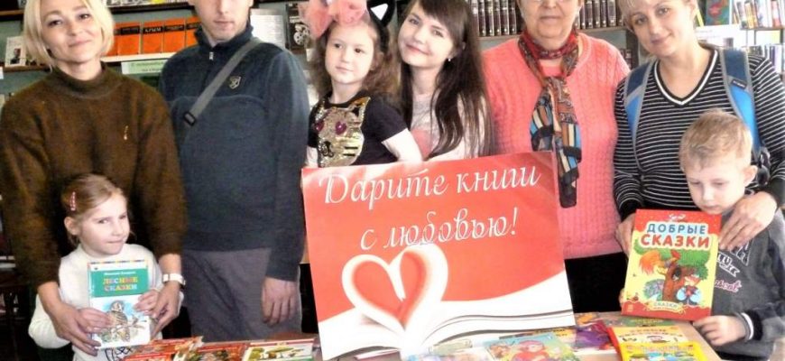 Сотрудники отдела «Юность» передали особенным детям книги, приобретённые во время акции «Дарите книги с любовью!»