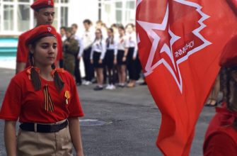 Флешмоб в честь Великой Победы провели школьники