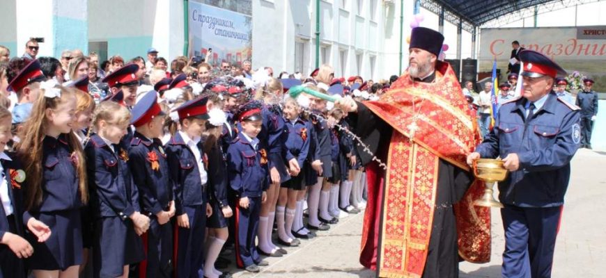 Более 350 школьников Дона приняты в юные казачата
