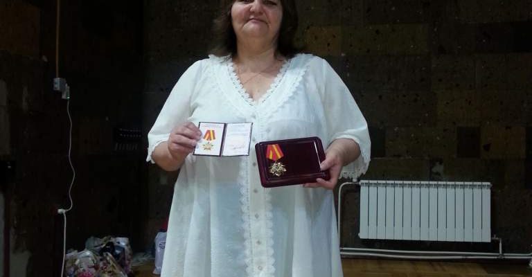 Руководитель коллектива народной песни из Новочеркасска награждена орденским знаком «За верность Отечеству»