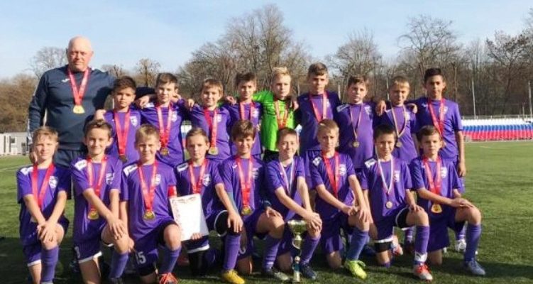 Юные футболисты Новочеркасска стали лучшими в Первенстве области