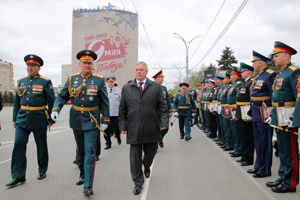 Донской губернатор принял участие в праздновании 76-й годовщины Победы