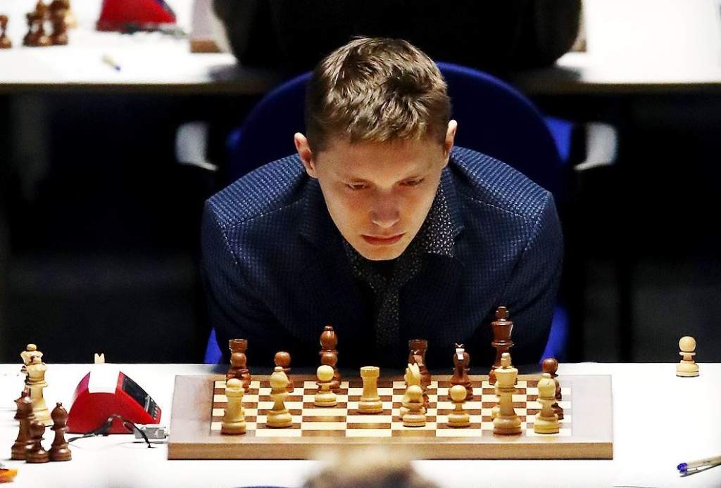 Андрей Есипенко по итогам тай-брейка вышел в 1/32 финала Кубка мира по шахматам