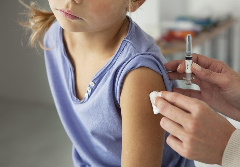 Вакцинацию подростков от коронавируса в России планируют начать в сентябре