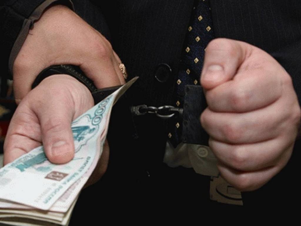 Двух полицейских из Новочеркасска будут судить за получение взятки в 150 тысяч рублей
