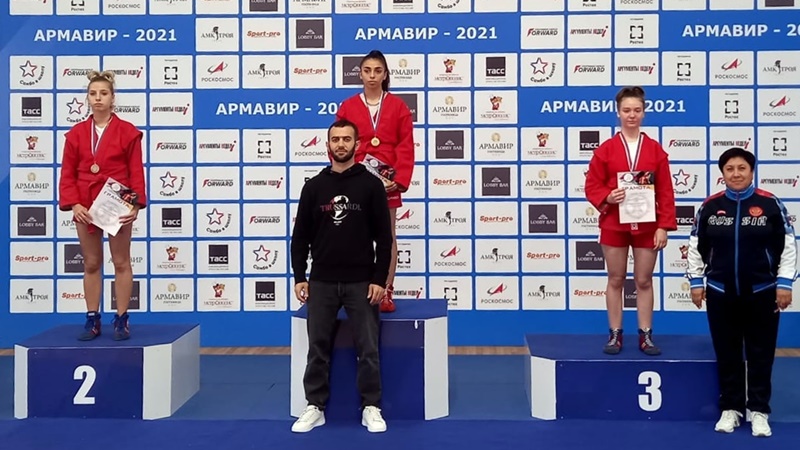 Спортсмены Новочеркасска вязи медали российских соревнований по рукопашному бою и самбо