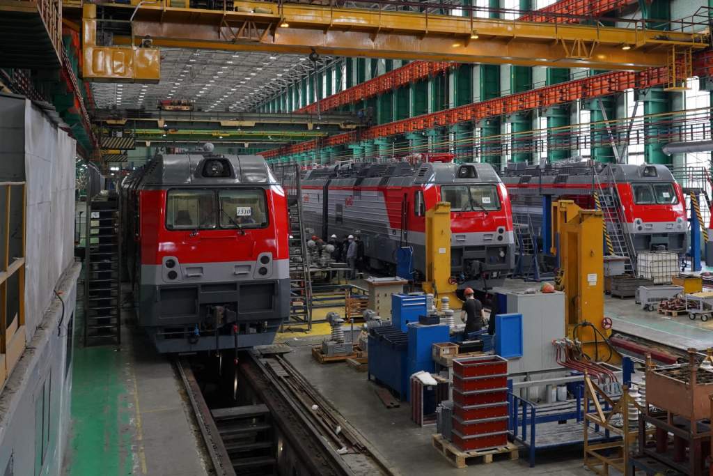 За первые три месяца 2022 года НЭВЗ передал РЖД 40 локомотивов «Ермак»