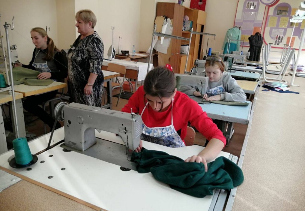 В Новочеркасске шьют спальные мешки и балаклавы для бойцов СВО
