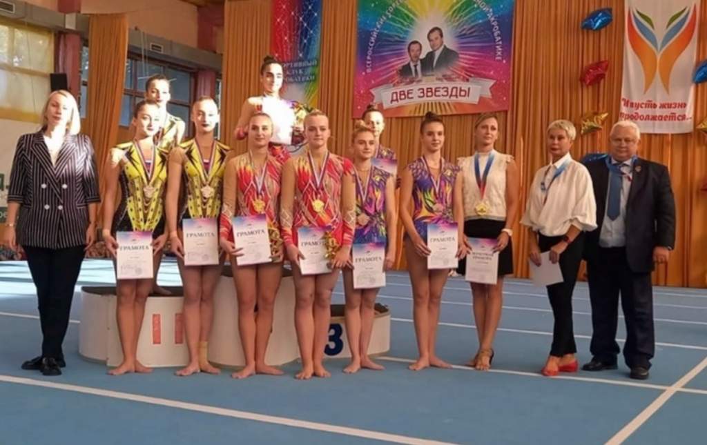 Две команды из Новочеркасска стали призерами соревнований по акробатике в Краснодаре