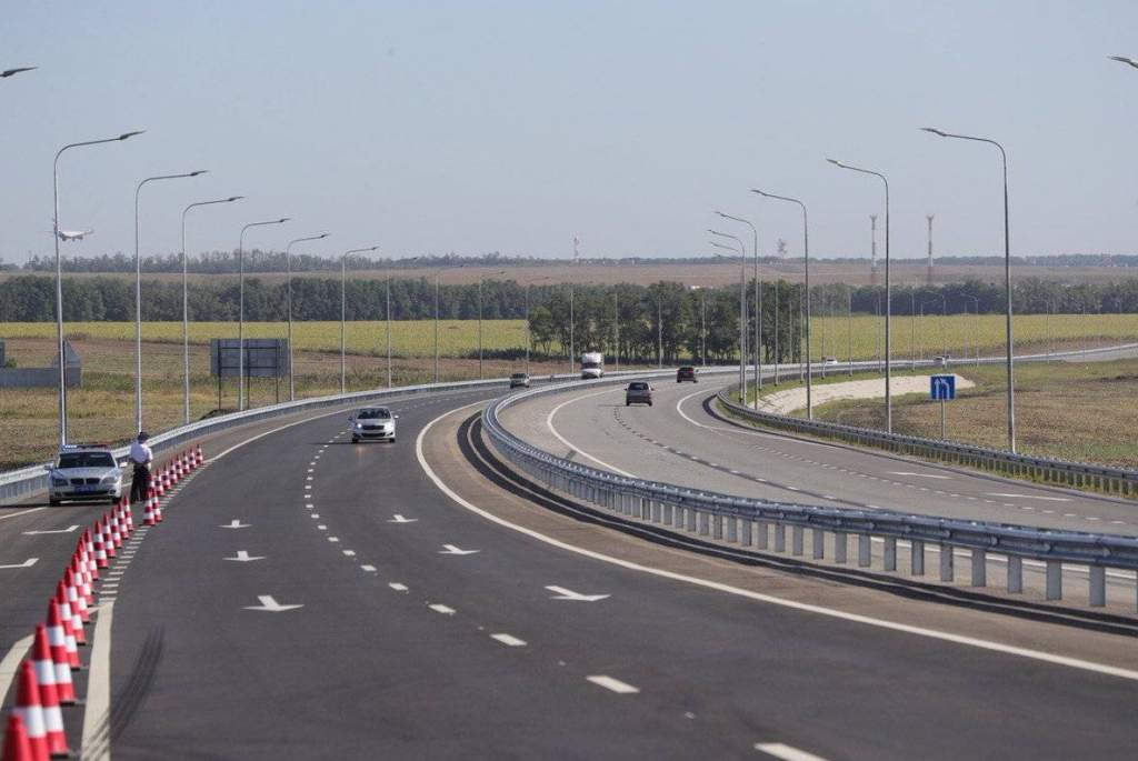 Под Новочеркасском началось строительство ЛЭП для снабжения дороги «Обход Аксая»