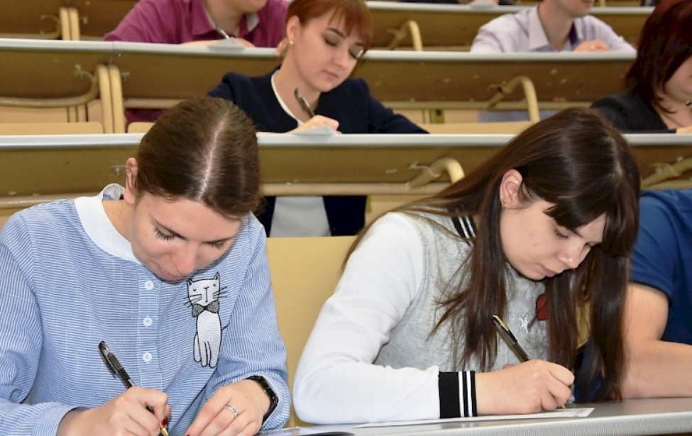 В Ростовской области распространяют фейк о сборе личных данных со студентов