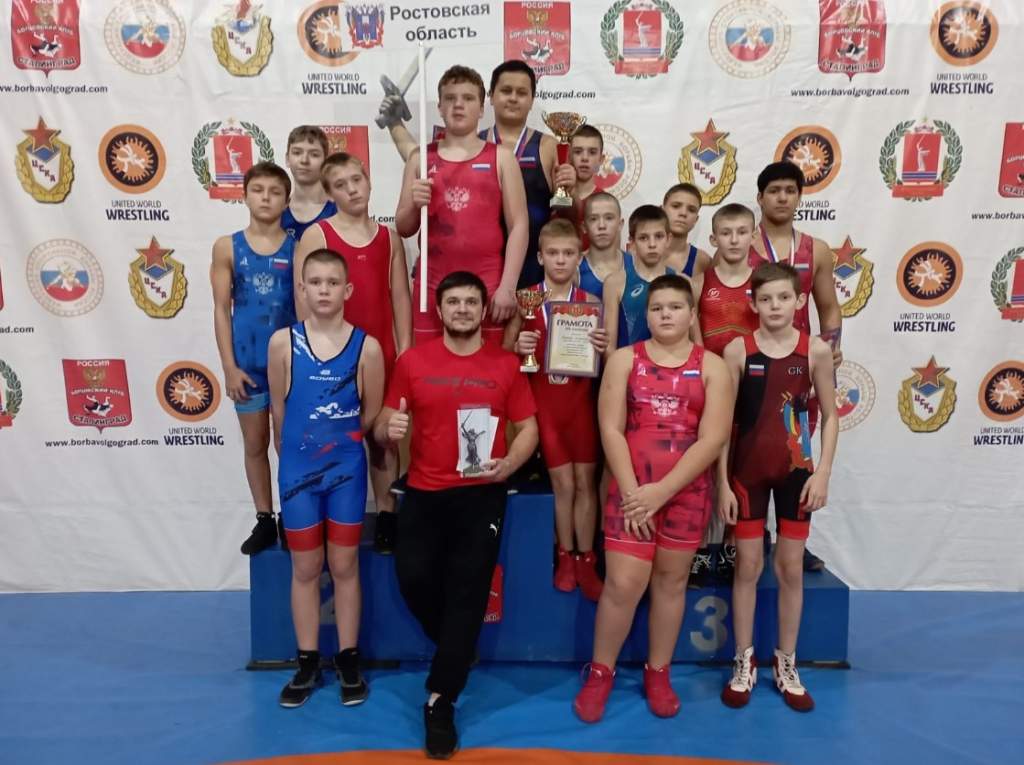 Юноши Новочеркасска привезли из Волгограда медали всероссийского турнира по греко-римской борьбе