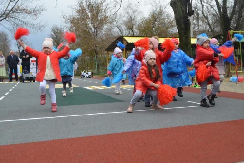 В детском саду «Теремок» Новочеркасска открыли спортивно-игровую площадку
