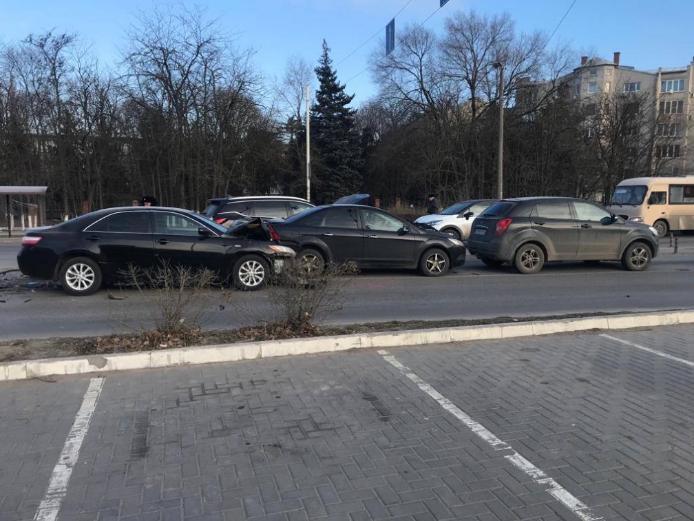 Пять автомобилей столкнулись в Новочеркасске на улице Яценко
