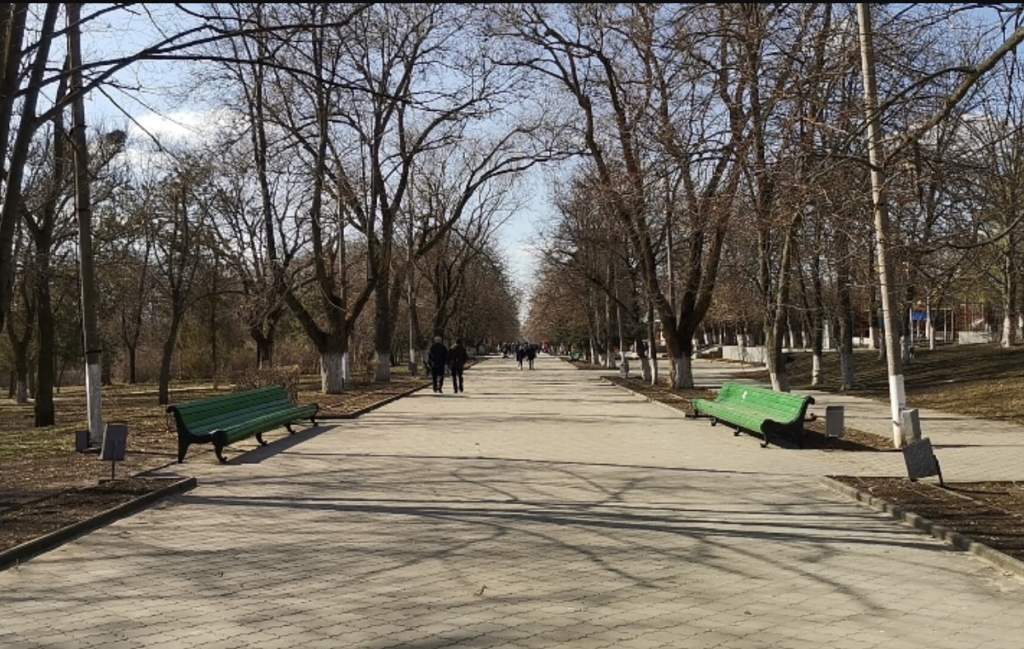 Погода в новочеркасске подробно. Новочеркасск парк. Новочеркасск сквер. Новочеркасск парк Фиеста.