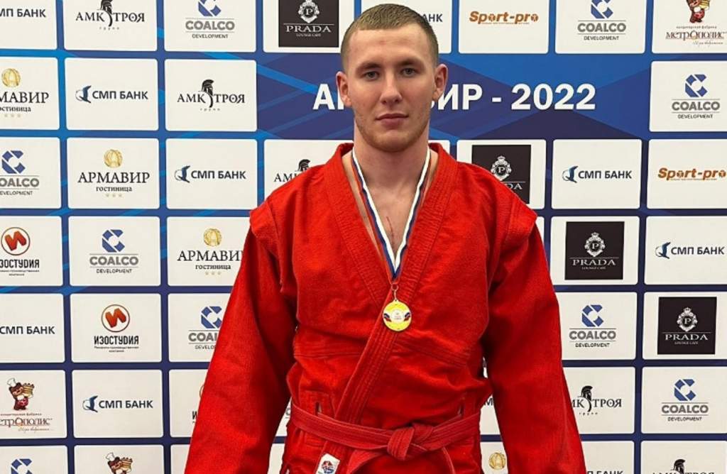 Александр Нужненков из Новочеркасска завоевал золотую медаль чемпионата ЮФО по самбо
