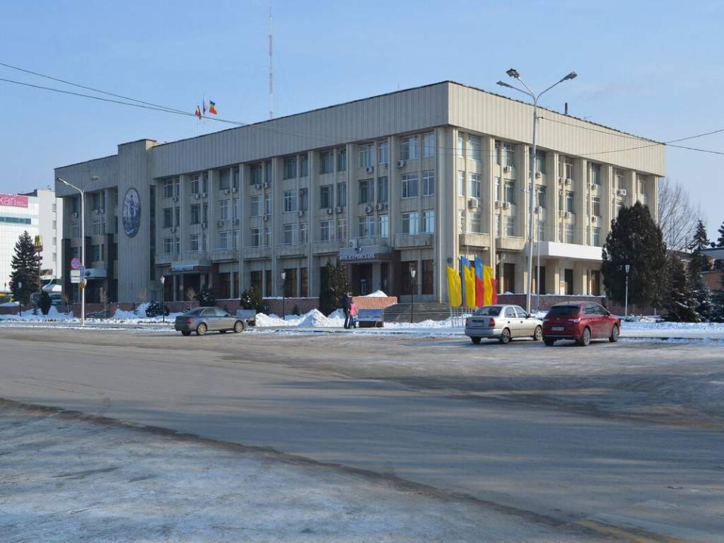 Сотрудники ФСБ изъяли документы в департаменте ЖКХ Новочеркасска