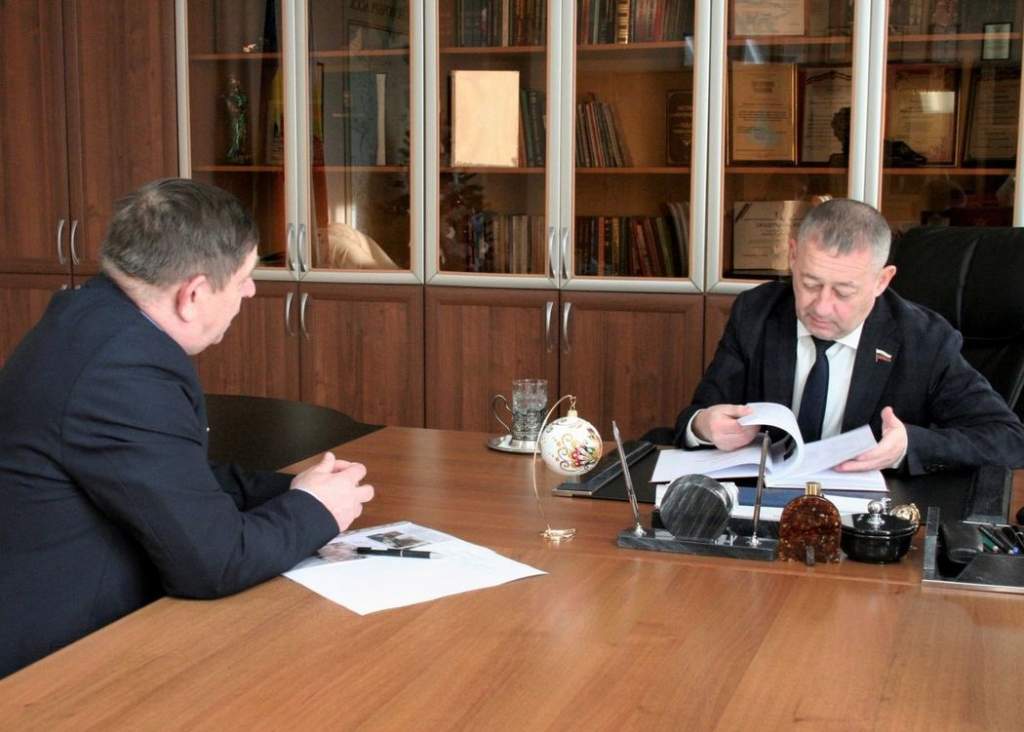 В Новочеркасске депутаты помогут в издании книги к 35-летию городского Совета ветеранов