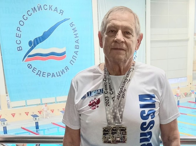 Ветеран плавания из Новочеркасска взял четыре золота «Рождественского Кубка» в Санкт-Петербурге