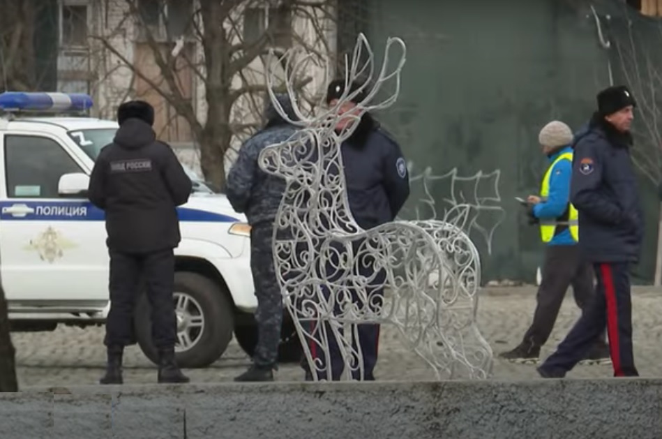 Правоохранители и донские казаки следят за порядком на улицах Новочеркасска