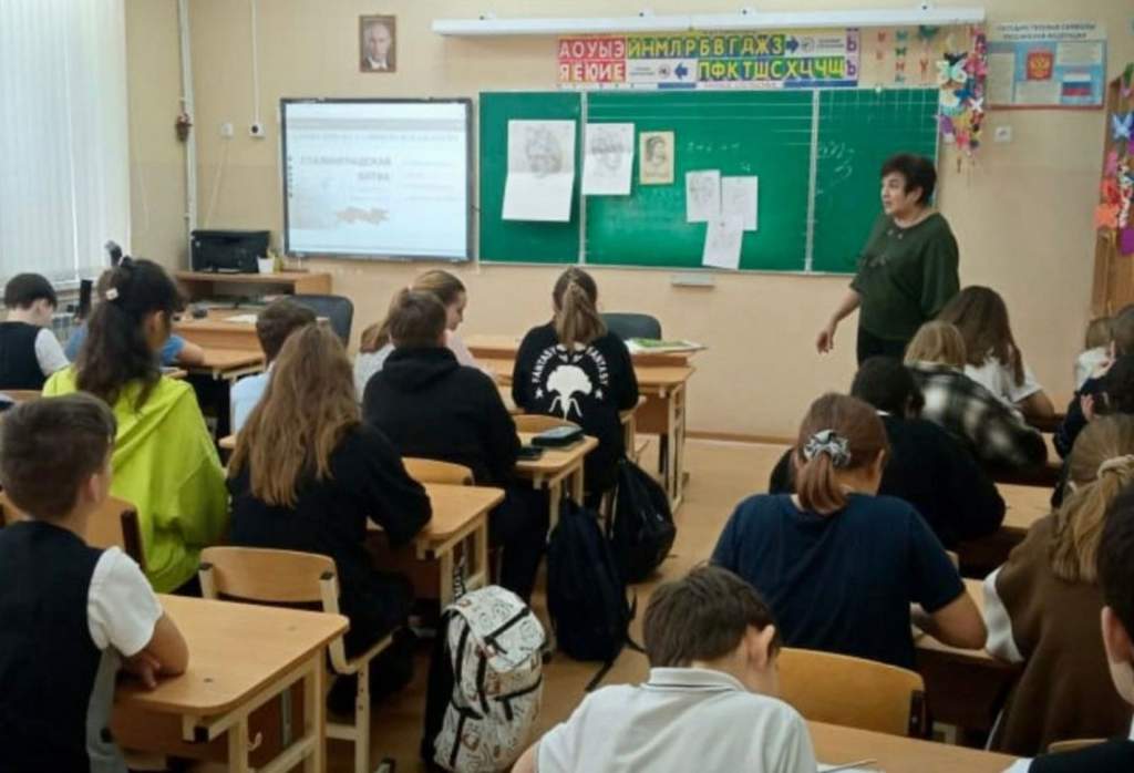 Казаки Новочеркасска рассказали школьникам о подвиге Сталинграда