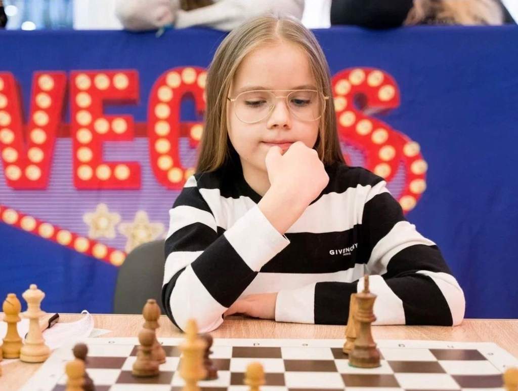 Юная шахматистка Анна Иващенко из Новочеркасска блестяще сыграла в Москве с Сергеем Карякиным