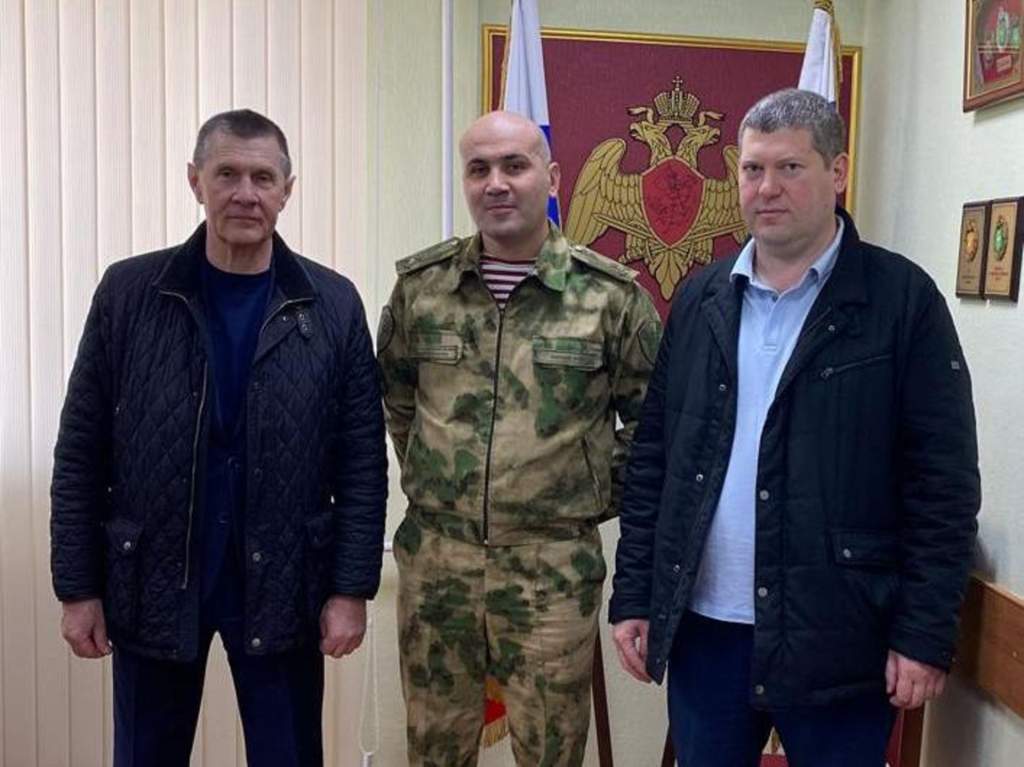 Предприниматели Новочеркасска передали фрукты бойцам военного госпиталя Росгвардии