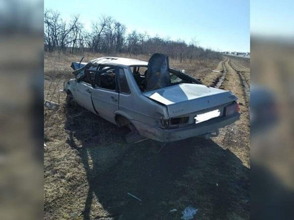 В Ростовской области в результате ДТП из окна машины вылетела женщина