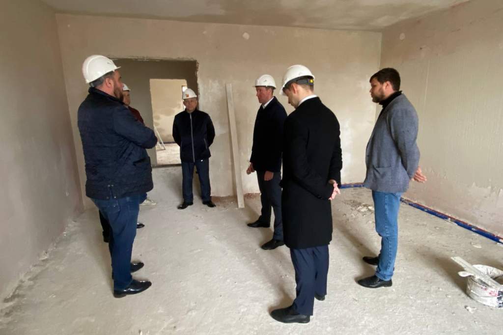Замминистра строительства Ростовской области побывал на проблемном объекте дольщиков в Новочеркасске