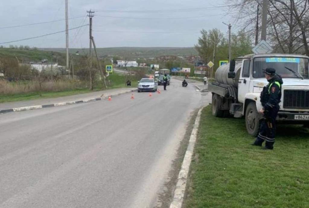 На трассе в Ростовской области 19-летний водитель насмерть сбил пенсионера
