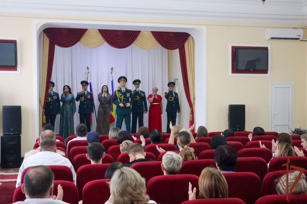 В Новочеркасске с Днем медика поздравили сотрудников военного госпиталя