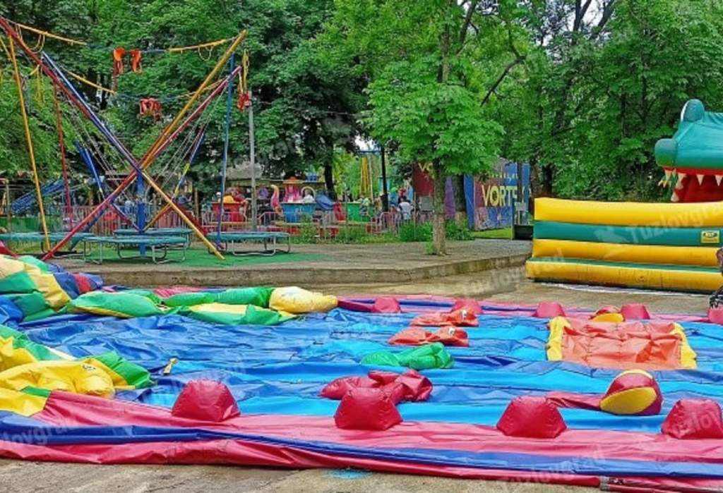Из-за дождя в День защиты детей в Новочеркасске перенесли бесплатные аттракционы на завтра