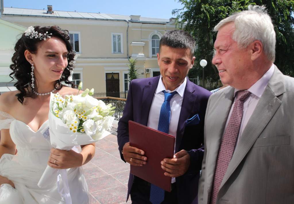 Жители Ростовской области стали чаще жениться