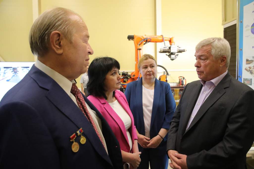 Губернатор посетил предприятия Новочеркасска, обеспечивающие технологический суверенитет страны