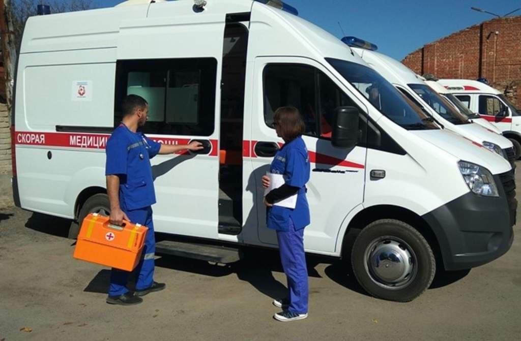 На трассе под Новочеркасском трое попали в больницу после аварии с тягачом