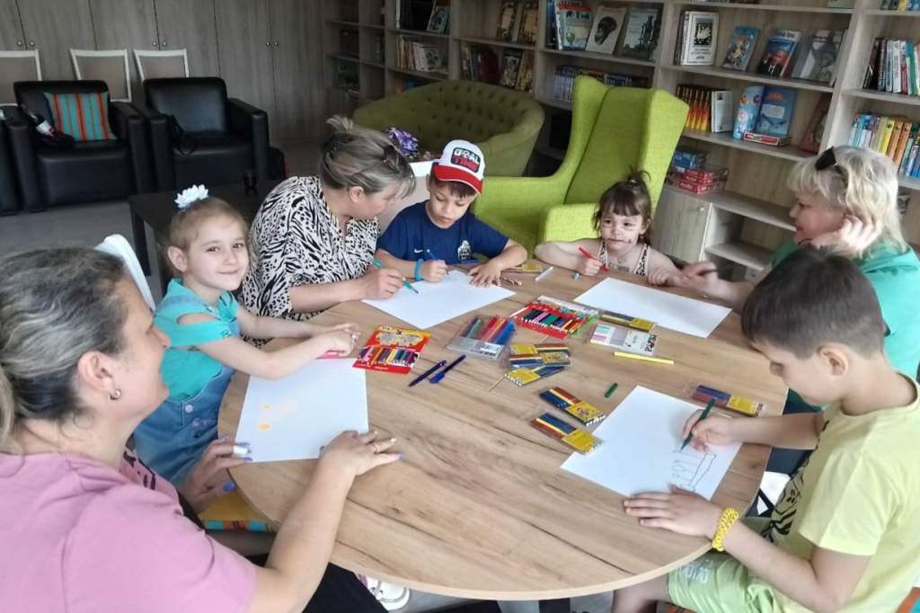 Всё больше детей-сирот в Ростовской области воспитываются не в соцучреждениях, а в приемных семьях
