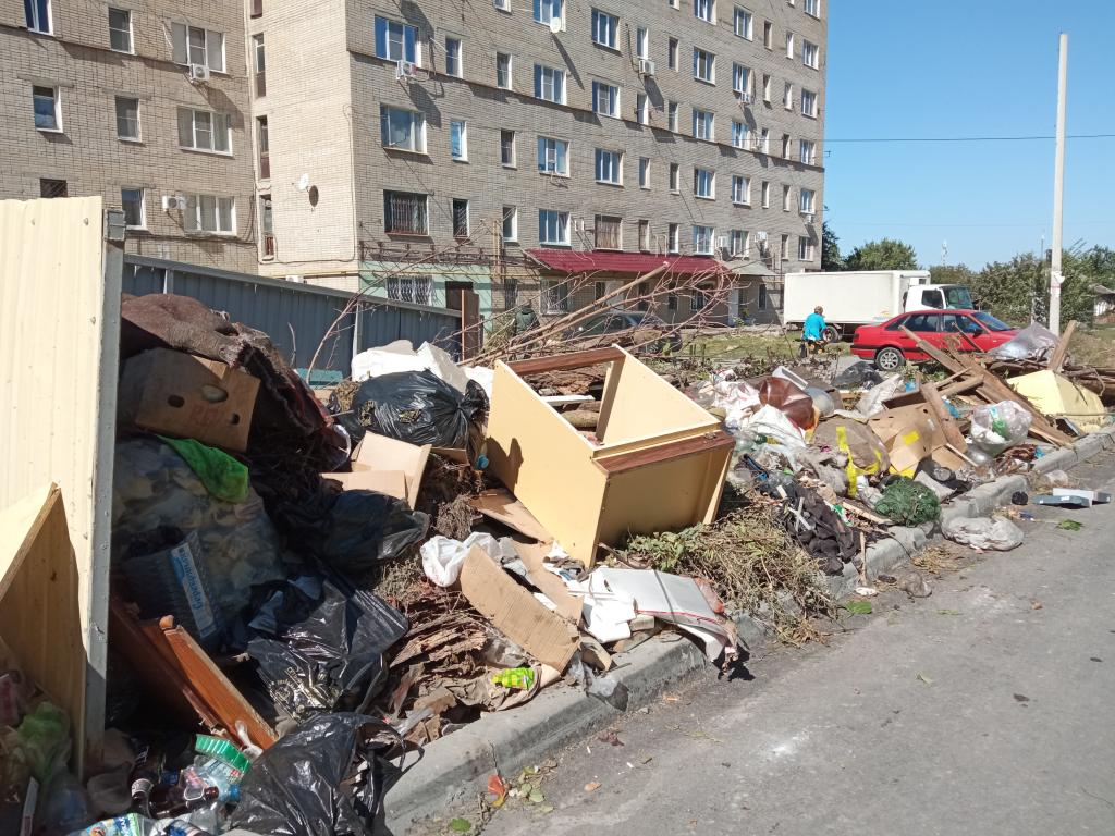 У регоператора нет техники и рабочих для уборки мусора в Новочеркасске
