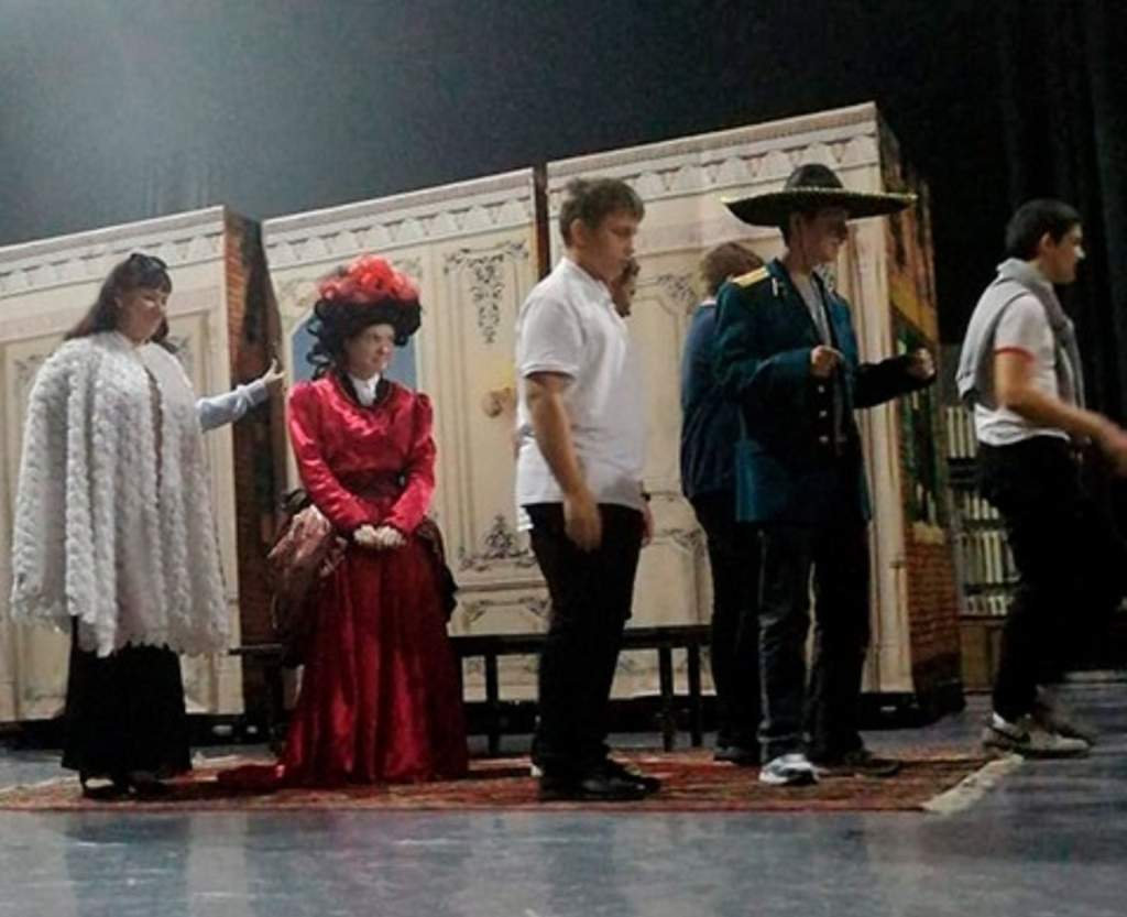 В театре Новочеркасска организовали полуторачасовые экскурсии
