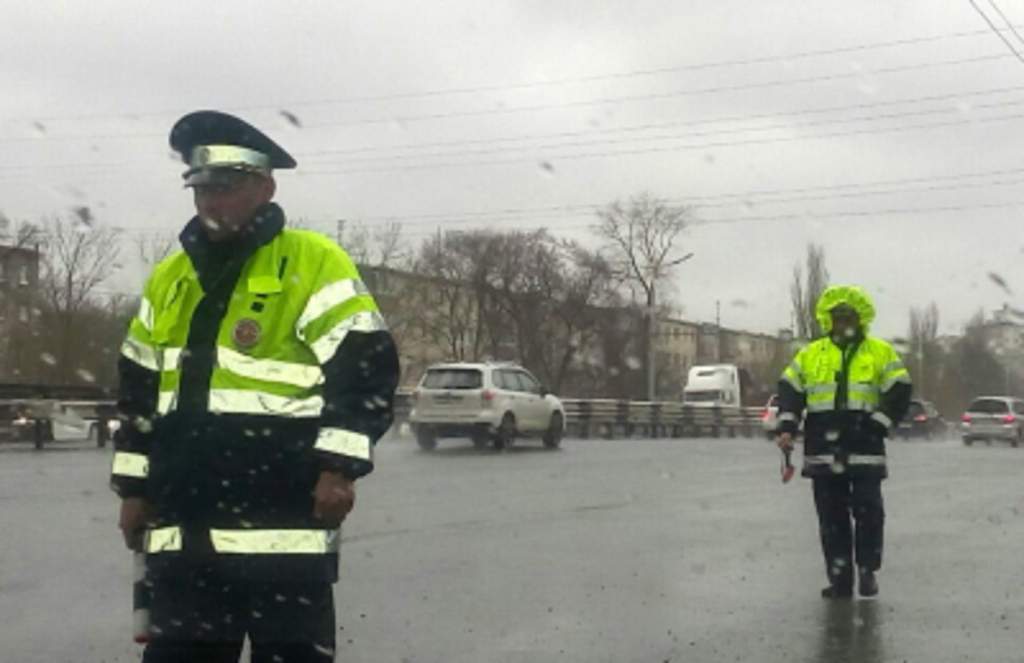 Об ухудшении погоды на трассах региона предупредили водителей Ростовской области