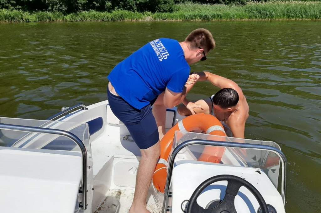 За лето в Ростовской области на воде спасли 34 человека