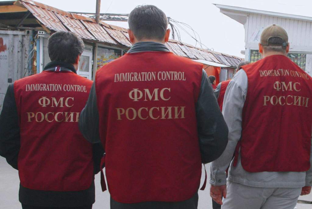 ФСБ и полиция провели рейд по нелегальным мигрантам на рынках Новочеркасска